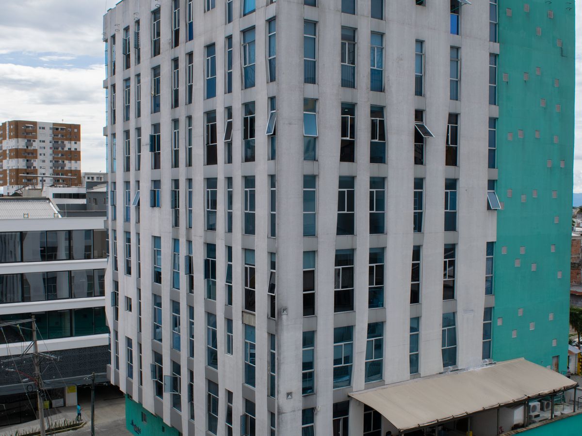 Edificio Medisalud, sede principal de Estudios Oftalmológicos en Armenia, Quindío